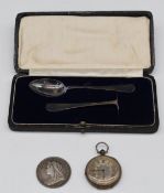 Cased hallmarked silver spoon and pusher set, weight 29g, length of case 18cm, 1896 Victorian