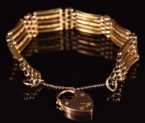 A c1900 9ct gold gate bracelet with textured links, 19.3g, 20cm long