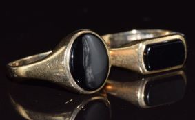 Two 9ct gold rings set with onyx, 4.5g, sizes Q & S