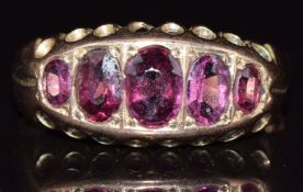 Edwardian 9ct gold ring set with five garnets, Chester 1910, 1.5g, size L