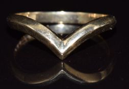 A 14ct gold V shaped ring, 1.7g, size L