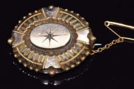 Victorian 9ct gold brooch set with a diamond, 4.8g, 3.2 x 2.7cm