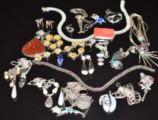 Nineteen silver necklaces/ chains and pendants including St Christopher, pearl, coral, lace agate,