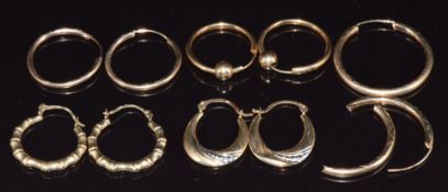 Four pairs of 9ct gold earrings and a single 9ct gold earring, 3g