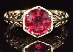 A 9ct gold ring set with a rhodolite, 2.7g, size N
