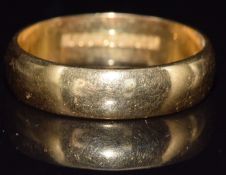A 22ct gold wedding band / ring, 5.4g, size O