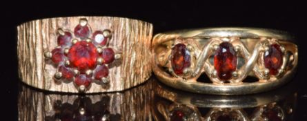 Two 9ct gold rings set with garnets, 6.3g, sizes L & J