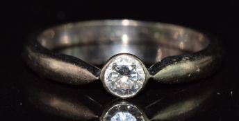 An 18ct white gold ring set with a round cut diamond of approximately 0.25ct, 4g, size Q