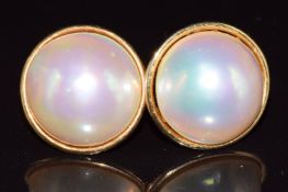 A pair of 9ct gold earrings set with a mabe pearl to each, 6.7g