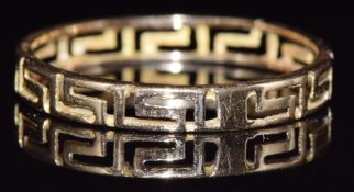 A 14k gold ring with Greek key design, 1.1g, size R