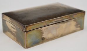 George V hallmarked silver cigarette box, Birmingham 1921, maker Joseph Gloster Ltd, width 15.5cm