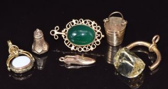 A 9ct gold bucket charm, 9ct gold show charm (1.8g), Victorian swivel fob set with agate, 9ct gold