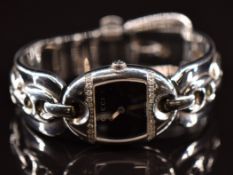 Gucci Marina Diamond ladies wristwatch ref. 121.5 with silver hands, black dial, stainless steel