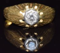 An 18ct gold ring set with a diamond, 3.1g (split)