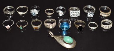Sixteen silver rings including Greek key, onyx, etc and a silver pendant