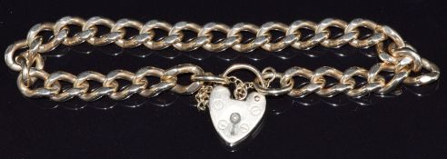 A 9ct gold curb link bracelet, 24.1g, 21cm long