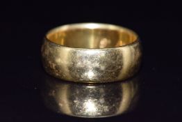 A 22ct gold wedding band / ring, 7.4g, size K