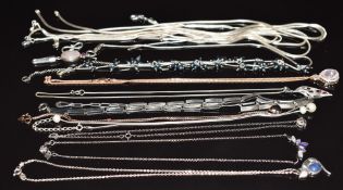 Fifteen silver necklaces/ chains and pendants