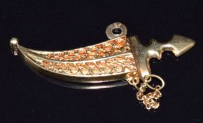 An 18ct gold charm in the form of a kukri by Uno A Erre, 3.4g