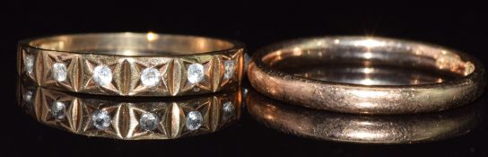 A 9ct gold half eternity ring and a 9ct gold wedding band / ring, 4g, size P
