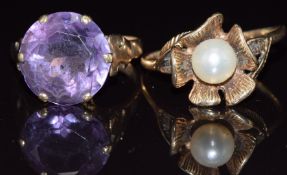 Two 9ct gold rings, one set with synthetic purple sapphire the other a pearl, 7.9g, size S & O