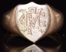 A c1900 18ct gold signet ring, 6.4g, size R