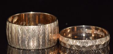 Two 9ct gold bands with cut out decoration, 6.3g, size K & L
