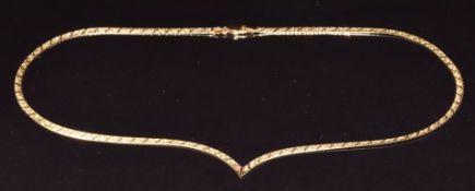 A 9ct gold necklace made up of flat links in a V shape, 5.9g, 45cm long