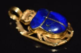 An 18ct gold pendant in the form of a scarab beetle set with lapis lazuli, 8g, 3 x 1.5cm