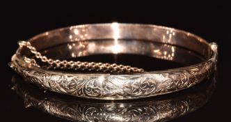 A 9ct rose gold bangle with scrolling foliate decoration, Birmingham 1913, 6.5g