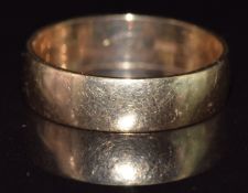 A 9ct gold wedding band / ring, 3.6g, size Q