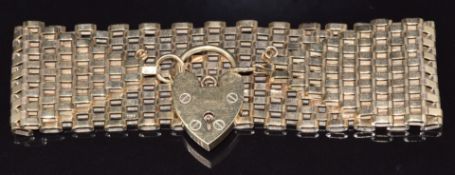 A 9ct gold gate bracelet with heart padlock, 33.6g, 18cm long