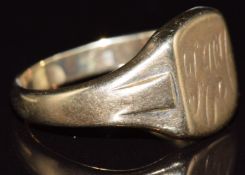 A 9ct gold signet ring, 6.6g, size Q