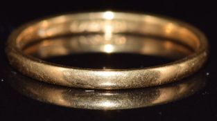 A 22ct gold wedding band / ring, 1.9g, size M