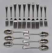 Victorian hallmarked silver canteen of Old English pattern cutlery, comprising six table forks,