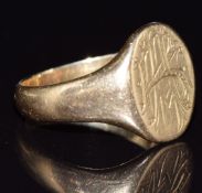 An 18ct gold signet ring, 5.6g, size M