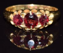 An 18ct gold ring set with garnets, in vintage box, 3.8g, size P