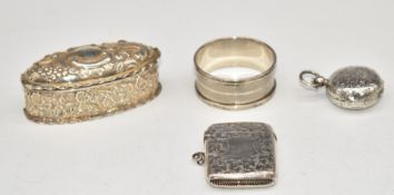 Victorian hallmarked silver sovereign holder, hallmarked silver vesta case, embossed Victorian