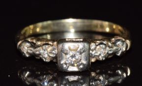 A 9ct gold ring set with diamonds in a platinum setting, 2.7g, size N/O
