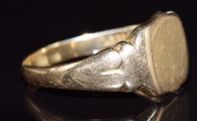 An 18ct gold signet ring, Birmingham 1927, 6.8g, size T