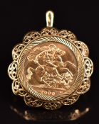 Elizabeth II 2000 gold full sovereign in a yellow metal brooch/pendant mount, 12.6g