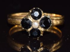 Victorian 22ct gold ring set with French jet and a seed pearl, 3.5g, size N