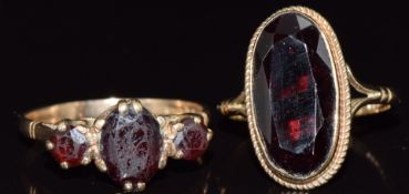 Two 9ct gold rings set with garnets, 5.2g, size J & M