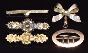Edwardian 9ct rose gold buckle brooch (Birmingham 1908), 9ct gold bow brooch (Chester 1907), 9ct