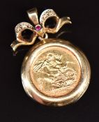 Elizabeth II 2004 gold half sovereign in 9ct gold pendant mount, the suspension bar in the form of a