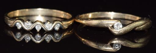 A 9k white gold ring set with black diamonds, 2.8g, size L