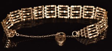 A 9ct gold gate bracelet, 5.7g, 18cm long