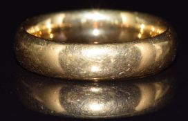 A 22ct gold wedding band/ ring, 6.8g, size K