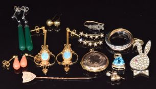 A 9ct gold pendant set with topaz (1.8g), silver ring, Victorian stick pin, 9ct gold earrings set