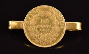 An 1859 10 Franc coin in a gilt brooch mount, 4.7g